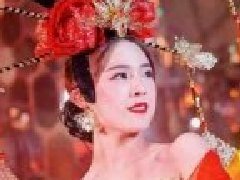 泰星Pattie参加春节活动 中国风大红礼服惊艳全场