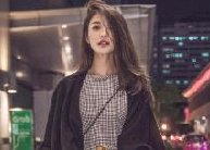 倪妮游泰国 夜景街拍美如画