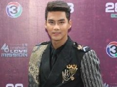 泰星Phet透露目前依然单身 将与家人度过27岁生日 