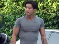 泰星Tono近期备受关注 与pat闹绯闻秀肌肉线条引粉丝惊叹