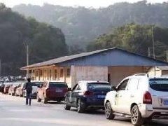 中国游客扎堆驾车赴泰体验泼水节 