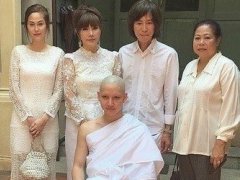 泰星Golf Pichaya为父母短期出家 亲友出席剃度仪式