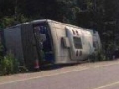 云南西双版纳一大巴侧翻 致4名泰国游客死伤
