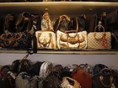 泰国女子买真名包 退中国造假包获利百万美金