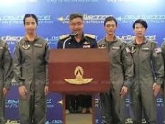 泰国首批空军女飞行员亮相 飒爽英姿不输男儿