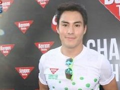 泰国娱乐圈恋情传闻格外多 泰星Tar已与女友Kitty分手