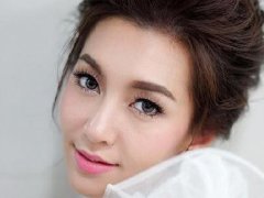 泰国娱乐圈:女星们浓妆照也靓丽