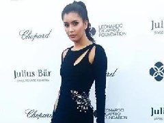 泰星Poo参加小李子慈善拍卖晚会 与纳奥米·坎贝尔玩自拍