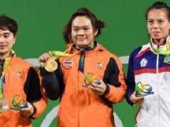 泰国运动员斩获奥运58公斤级女子举重金银牌