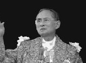 泰国国王普密蓬在位逾70年 在泰国享有崇高的威望
