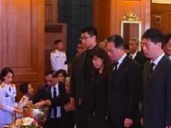中国驻泰大使宁赋魁参加泰王悼念仪式