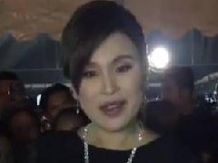 泰国乌汶叻公主为民众分发食物