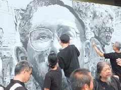 泰北艺术家一起为泰王作画 以悼念普密蓬国王陛下 
