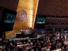 联合国把泰国国王普密蓬生日定为“世界土地日”