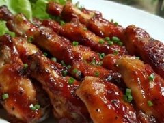泰国美食:近距离欣赏泰式烤鸡翅 看着就好吃