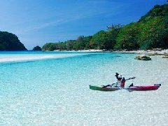 泰国董里府兰达岛国家公园清理海底垃圾 维护海洋生物栖息地