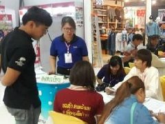 泰国总理巴育签署公告：允许泰国合法居留外国侨民从事各类工作