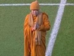 泰国副僧王赵坤通猜再次为莱斯特城王权球场加持 赢球有神助？