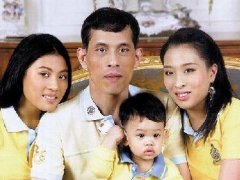 泰国拉玛十世王与子女温情互动!