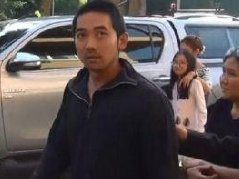 泰国军方高官儿子被打事件新进展:嫌疑人Ball被带回指认现场酒吧被拆