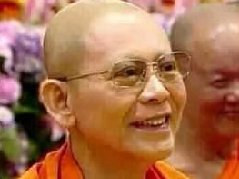 泰国法身寺前主持法胜被揭真相：洗脑信徒捐钱布施致信徒倾家荡产