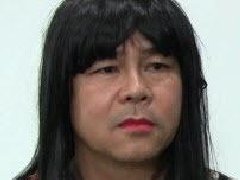 泰国警察男扮女装抓抢劫犯走红网络 网友担心其安全