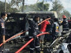 泰国春武里府严重车祸起火造成25死2伤现场惨烈!