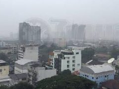 泰国曼谷迎来冬雨季 降雨量将持续增大