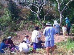 泰国加拉信府出租车司机搭的是女鬼?! 警方:将加快调查速!