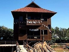 泰国62岁大叔建可360度旋转和抗7级地震的房子 太厉害了！