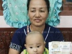 孙子抓咬彩票不放 泰国一奶奶无奈买下中600万头奖