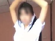 泰国高中女生网络直播校服脱衣舞惹争议 直播者将被定罪处罚!