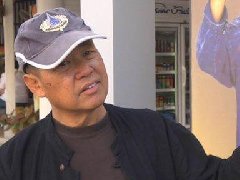 泰国清莱白庙察霖猜大师为一盒巧克力发飙! 只因包装涉嫌侵权!