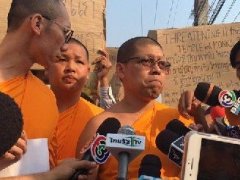 泰国法身寺公关处负责人含泪控诉巴育暴力侵害佛教