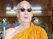 泰国佛统府龙婆炎高僧历经5朝代 102岁高龄受人敬重