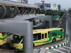 曼谷BRT继续运营车费涨至15铢 老人和学生免费乘坐
