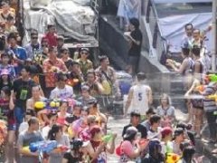 2017年宋干节考山路泼水活动照常，但部分娱乐互动取消
