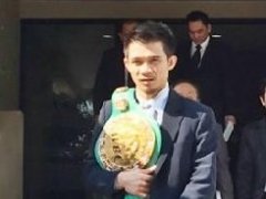 泰国总理巴育亲自封WBC新拳王“四色菊”为警察下士