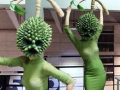泰国女星Apissada戴榴莲面具cos泰版蒙面歌王冠军榴莲哥 