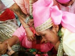 泰国男子祭祖仪式欲显法力 结果自刺失血过多而亡!