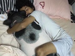 泰国男子把“宠物母猪”当女友 天天抱着睡觉