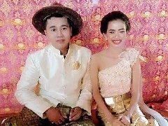 泰国新人结婚遇坑爹化妆师 新娘秒变"如花"!