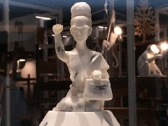 泰国设计师改装招财女神Nang Kuak 赶上4G时代销售一空!