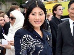 泰国思蕊梵娜瓦瑞公主现身法国巴黎迪奥成衣发布秀引关注!