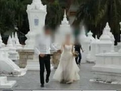 中国情侣在泰国佛塔及皇室先王骨灰前拍婚纱照被骂惨!