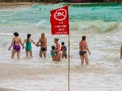 揭秘泰国海滩边的红旗到底什么意思? 为什么会插红旗?