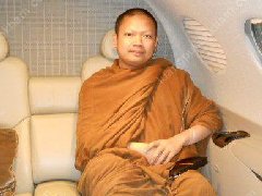 泰国四色菊府炫富僧人将被引渡回国接受制裁!曾因罪逃亡美国 