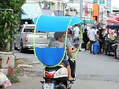中国产摩托车雨棚风靡泰国 泰国专家却非常郁闷!