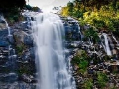 清迈素贴山国家公园瀑布景区因暴雨山洪暂时关闭!