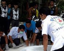 中国32岁女游客在泰国悬崖自拍跌落大海不幸溺亡 这是拿生命在自拍啊